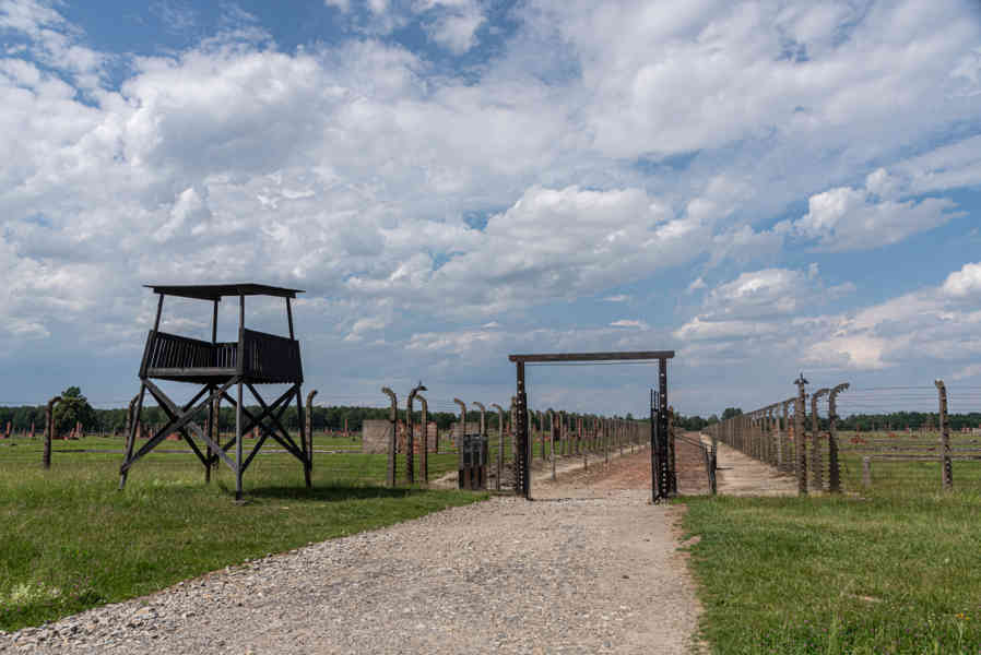 Polonia 055 - Auschwitz ll-Birkenau.jpg
